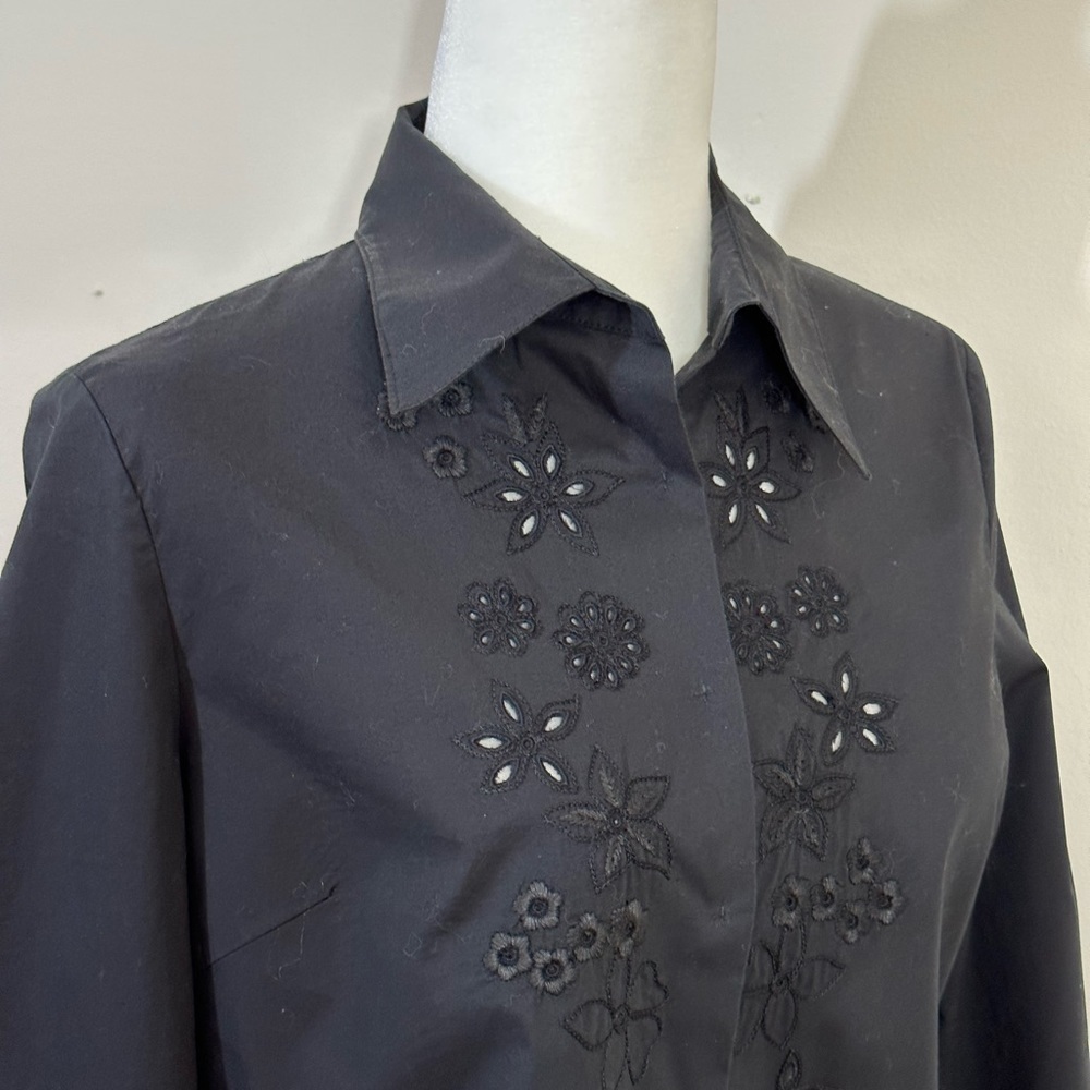 BCBGMAXAZRIA sz XL shirt in black with eyelet on the upper front - Picture 2 of 14